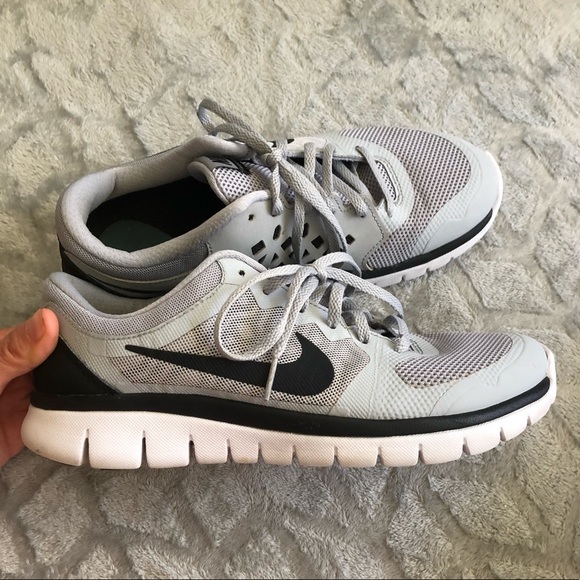 nike youth running shoes